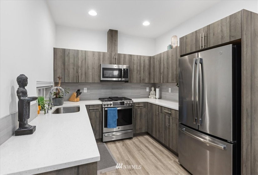 3214 B 15th, Seattle, Washington 98119, 2 Bedrooms Bedrooms, ,1 BathroomBathrooms,Residential,For Sale,Queen Anne West,15th,NWM1882128