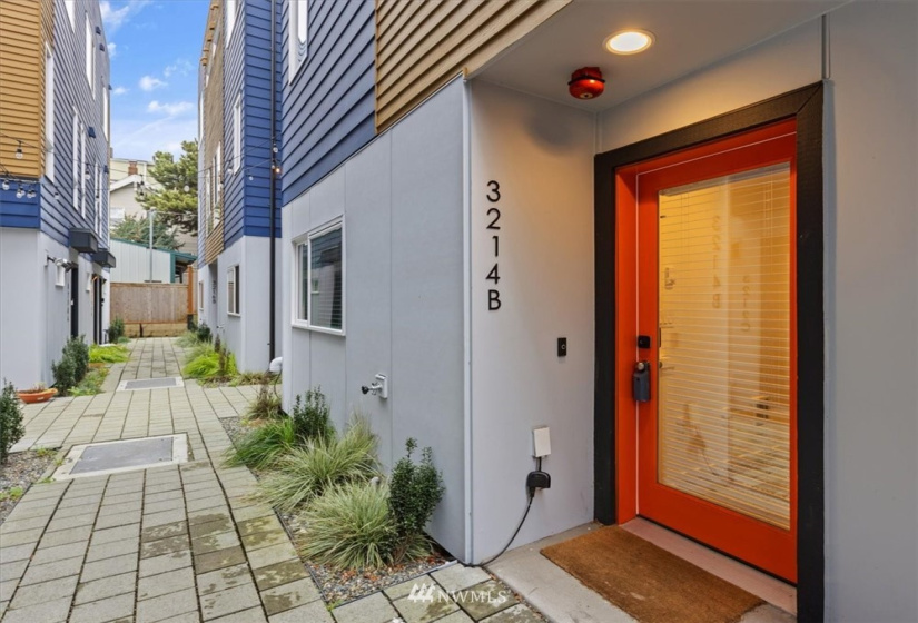 3214 B 15th, Seattle, Washington 98119, 2 Bedrooms Bedrooms, ,1 BathroomBathrooms,Residential,For Sale,Queen Anne West,15th,NWM1882128