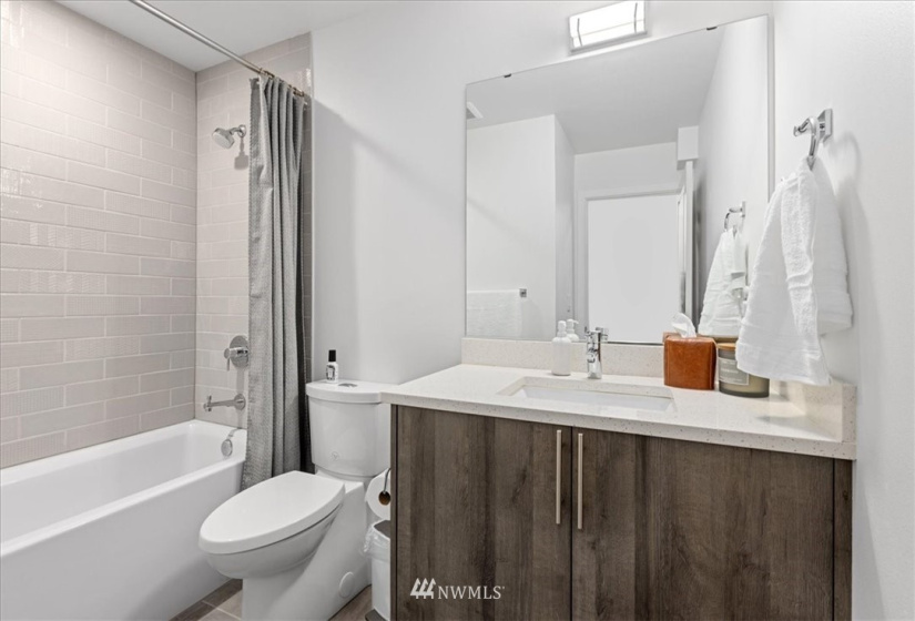 3214 B 15th, Seattle, Washington 98119, 2 Bedrooms Bedrooms, ,1 BathroomBathrooms,Residential,For Sale,Queen Anne West,15th,NWM1882128