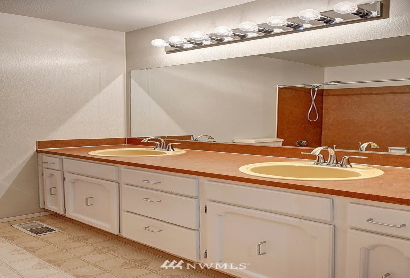 21024 Damson, Lynnwood, Washington 98036, 4 Bedrooms Bedrooms, ,1 BathroomBathrooms,Residential,For Sale,Damson,NWM1881638