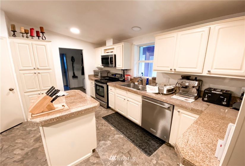 18629 96th, Stanwood, Washington 98292, 4 Bedrooms Bedrooms, ,2 BathroomsBathrooms,Residential,For Sale,96th,NWM1883076