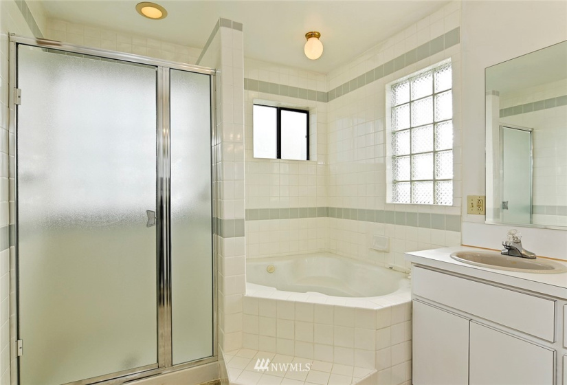 5838 17th, Seattle, Washington 98108, 5 Bedrooms Bedrooms, ,2 BathroomsBathrooms,Residential,For Sale,17th,NWM1882543