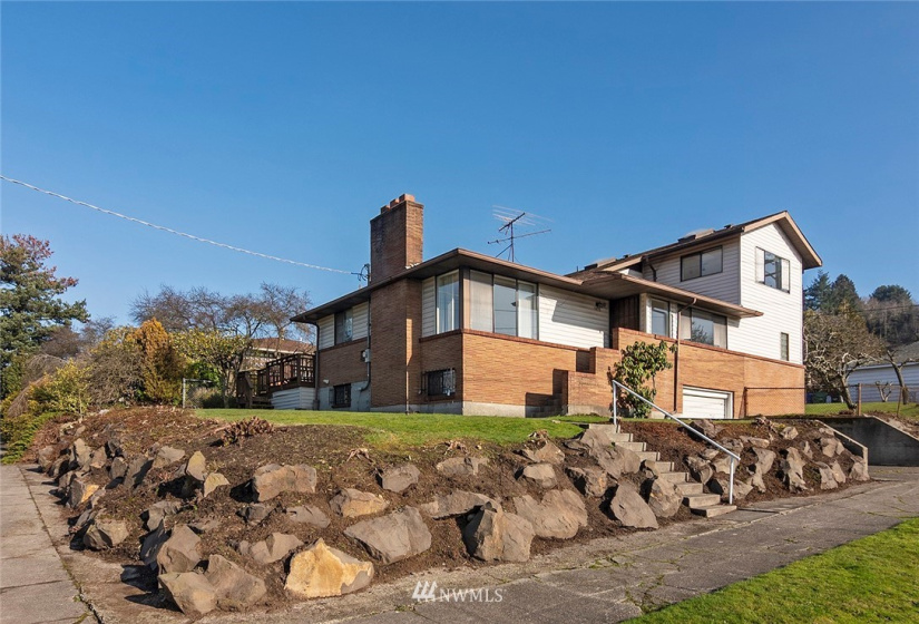 5838 17th, Seattle, Washington 98108, 5 Bedrooms Bedrooms, ,2 BathroomsBathrooms,Residential,For Sale,17th,NWM1882543