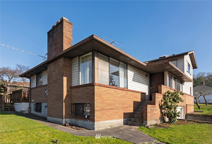 5838 17th, Seattle, Washington 98108, 5 Bedrooms Bedrooms, ,2 BathroomsBathrooms,Residential,For Sale,17th,NWM1882543