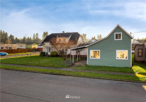 206 D, Cosmopolis, Washington 98520, ,Residential Income,For Sale,D,NWM1881348