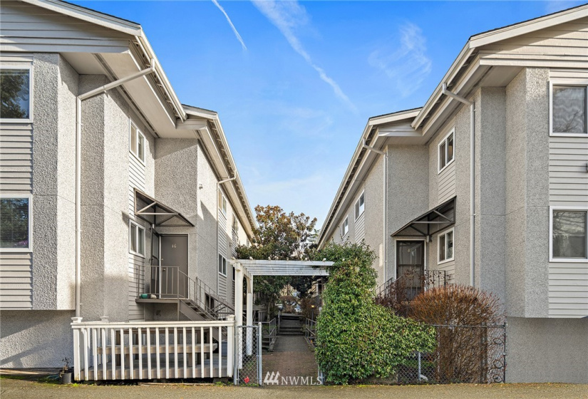 3825 34th, Seattle, Washington 98199, ,Residential Income,For Sale,34th,NWM1882339