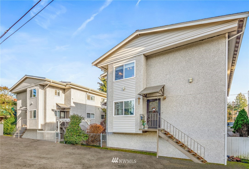 3825 34th, Seattle, Washington 98199, ,Residential Income,For Sale,34th,NWM1882339