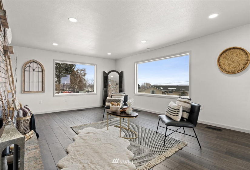 8711 Juanita, Yakima, Washington 98908, 4 Bedrooms Bedrooms, ,1 BathroomBathrooms,Residential,For Sale,Juanita,NWM1883218