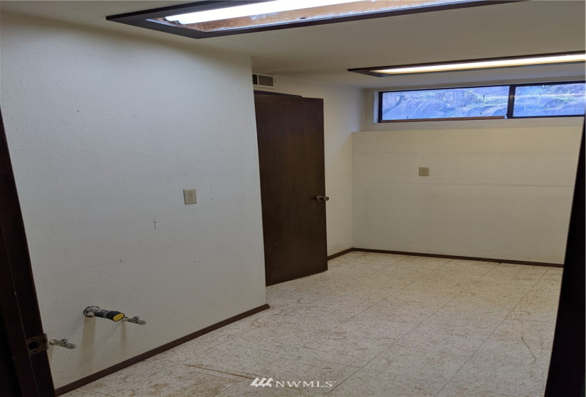 29319 12th Pl S, Federal Way, Washington 98003, 4 Bedrooms Bedrooms, ,2 BathroomsBathrooms,Residential,For Sale,Marlbrook Div. 1,12th Pl S,NWM1883489