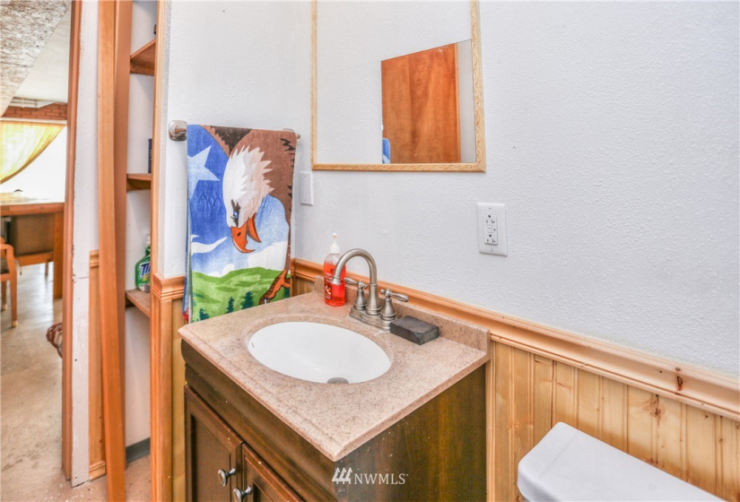 200 Ash, Warden, Washington 98857, 3 Bedrooms Bedrooms, ,1 BathroomBathrooms,Residential,For Sale,Warden,Ash,NWM1883471