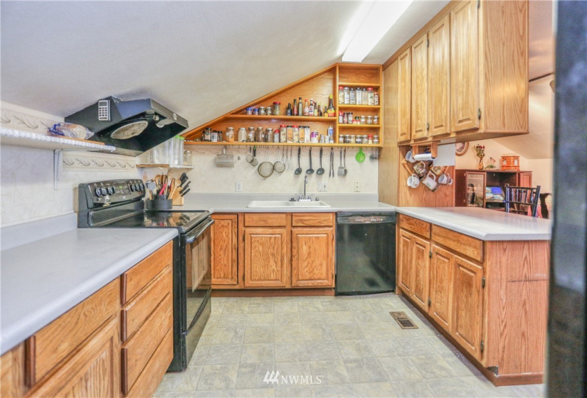 200 Ash, Warden, Washington 98857, 3 Bedrooms Bedrooms, ,1 BathroomBathrooms,Residential,For Sale,Warden,Ash,NWM1883471