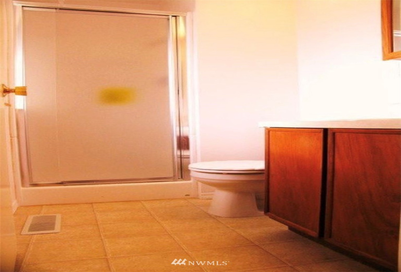 20809 125th, Kent, Washington 98031, 4 Bedrooms Bedrooms, ,1 BathroomBathrooms,Residential,For Sale,125th,NWM1883381