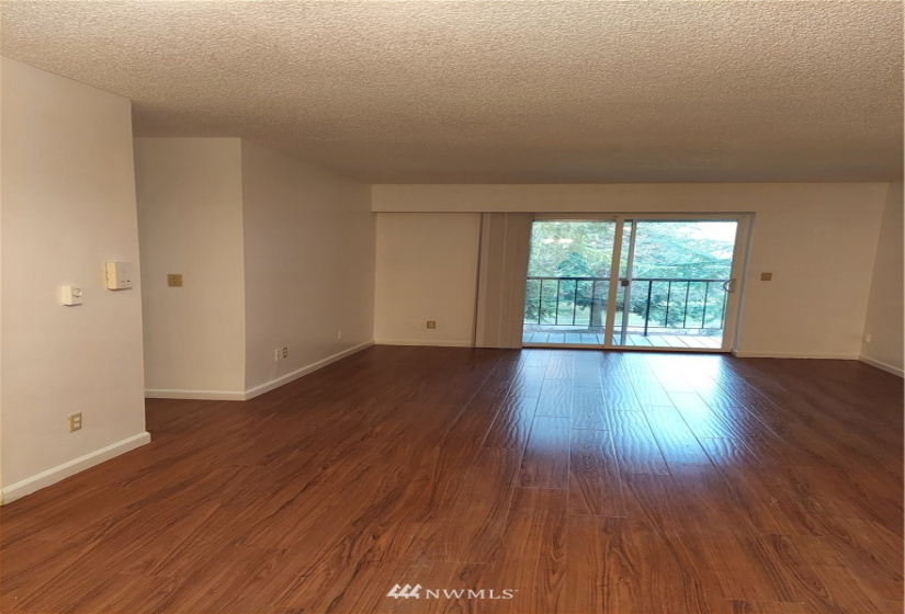 14665 34th, Bellevue, Washington 98007, 1 Bedroom Bedrooms, ,1 BathroomBathrooms,Residential,For Sale,Bellevue Manor,34th,NWM1882579