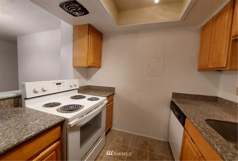 14665 34th, Bellevue, Washington 98007, 1 Bedroom Bedrooms, ,1 BathroomBathrooms,Residential,For Sale,Bellevue Manor,34th,NWM1882579