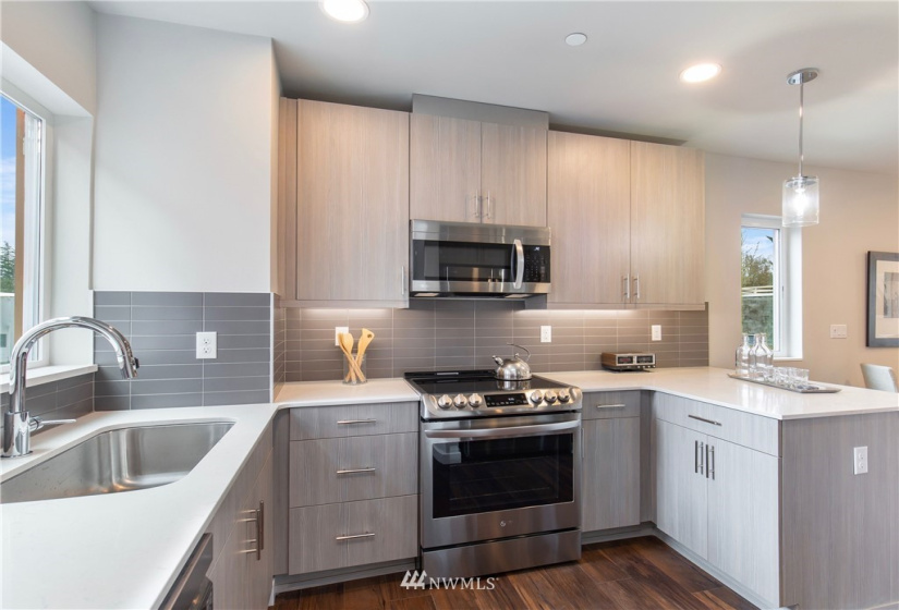 12510 15th, Seattle, Washington 98125, 2 Bedrooms Bedrooms, ,1 BathroomBathrooms,Residential,For Sale,Nora,15th,NWM1883538