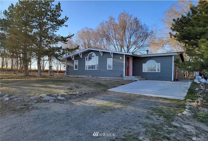5672 Frontage Rd, Moses Lake, Washington 98837, 3 Bedrooms Bedrooms, ,1 BathroomBathrooms,Residential,For Sale,Frontage Rd,NWM1883591