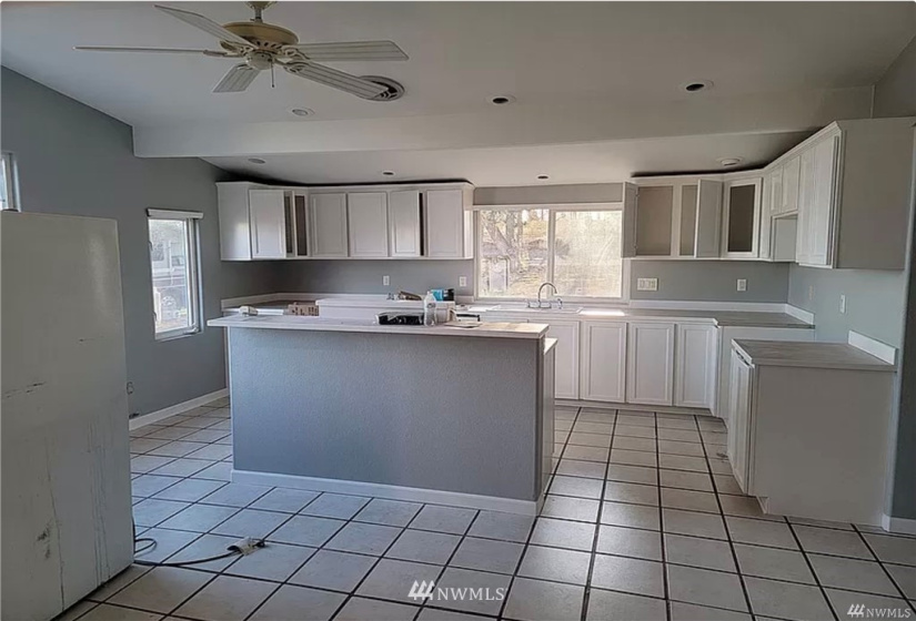 5672 Frontage Rd, Moses Lake, Washington 98837, 3 Bedrooms Bedrooms, ,1 BathroomBathrooms,Residential,For Sale,Frontage Rd,NWM1883591