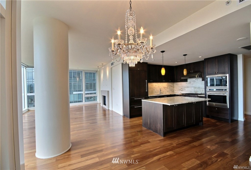 10700 4th, Bellevue, Washington 98004, 2 Bedrooms Bedrooms, ,2 BathroomsBathrooms,Residential Lease,For Rent,Bellevue Towers South,4th,NWM1883676