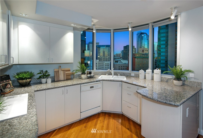 2000 1st, Seattle, Washington 98121, 2 Bedrooms Bedrooms, ,1 BathroomBathrooms,Residential,For Sale,One Pacific Tower,1st,NWM1881247