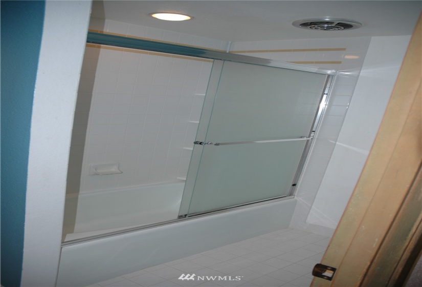 2031 Waverly, Seattle, Washington 98109, 2 Bedrooms Bedrooms, ,Residential Lease,For Rent,Waverly,NWM1883721