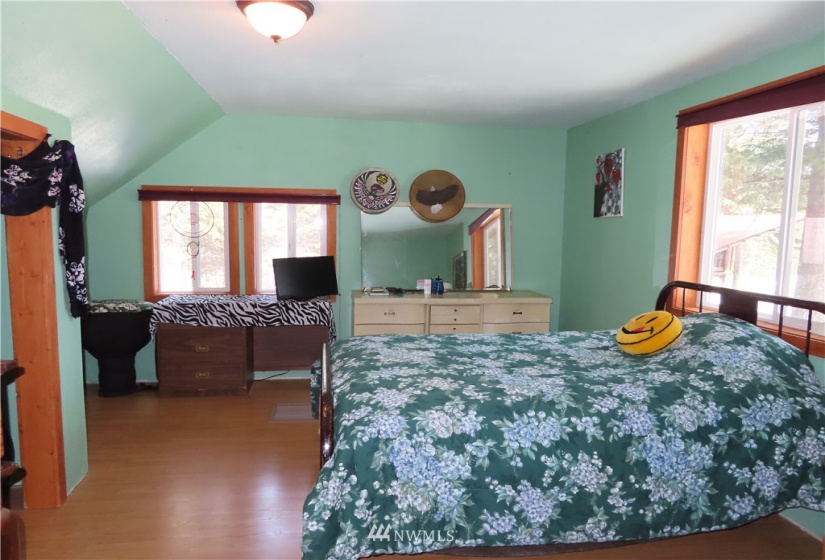 29 Green, Republic, Washington 99166, 3 Bedrooms Bedrooms, ,1 BathroomBathrooms,Residential,For Sale,Green,NWM1883813