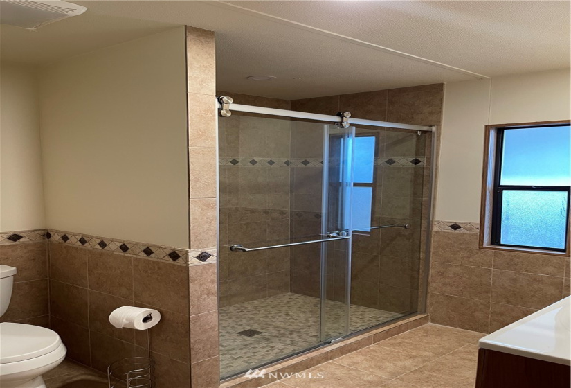 2302 R, Auburn, Washington 98002, 2 Bedrooms Bedrooms, ,1 BathroomBathrooms,Manufactured In Park,For Sale,R,NWM1883287