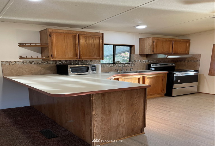 2302 R, Auburn, Washington 98002, 2 Bedrooms Bedrooms, ,1 BathroomBathrooms,Manufactured In Park,For Sale,R,NWM1883287