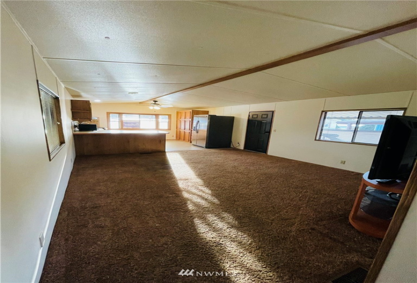 2302 R, Auburn, Washington 98002, 2 Bedrooms Bedrooms, ,1 BathroomBathrooms,Manufactured In Park,For Sale,R,NWM1883287