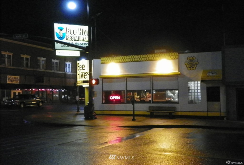 300 Main, Montesano, Washington 98563, ,Commercial Sale,For Sale,Main,NWM1883831