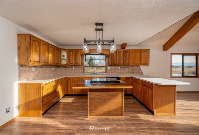 806 E Sanders, Ellensburg, Washington 98926, 3 Bedrooms Bedrooms, ,1 BathroomBathrooms,Residential,For Sale,Sanders,NWM1870854