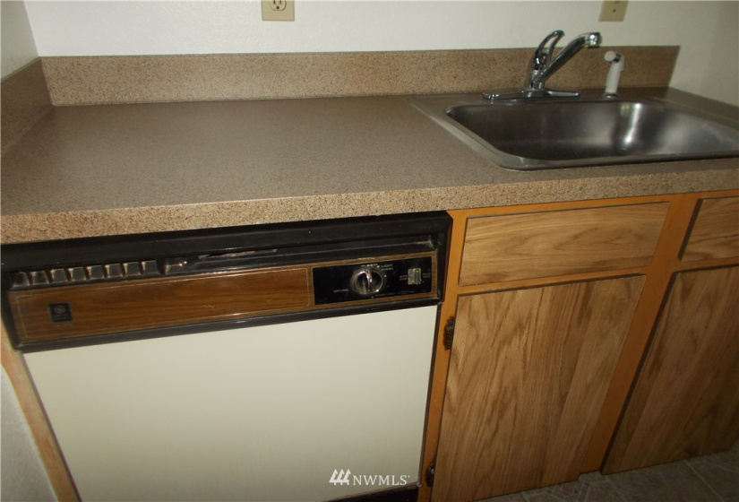 1527 14th, Seattle, Washington 98144, 2 Bedrooms Bedrooms, ,1 BathroomBathrooms,Residential Lease,For Rent,14th,NWM1884366