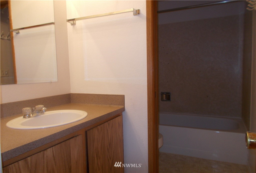 1527 14th, Seattle, Washington 98144, 2 Bedrooms Bedrooms, ,1 BathroomBathrooms,Residential Lease,For Rent,14th,NWM1884366