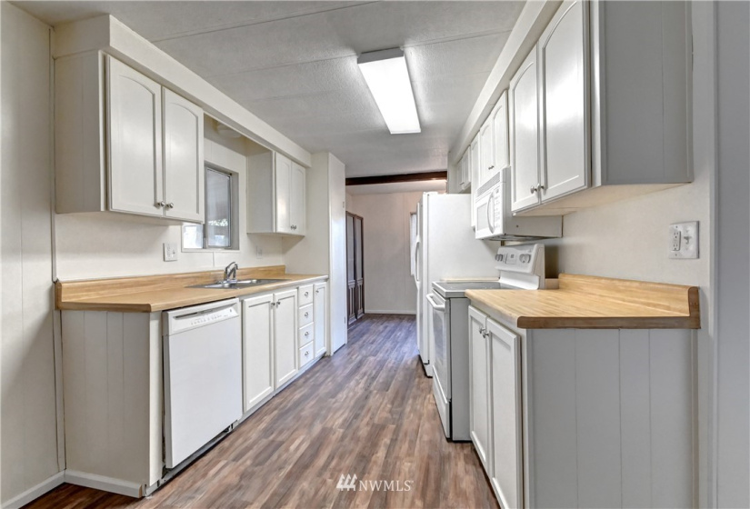 2200 196th, Bothell, Washington 98012, 3 Bedrooms Bedrooms, ,1 BathroomBathrooms,Manufactured In Park,For Sale,196th,NWM1883819