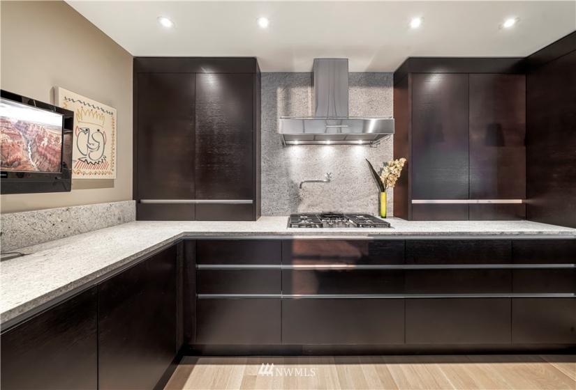 99 Union, Seattle, Washington 98101, 2 Bedrooms Bedrooms, ,1 BathroomBathrooms,Residential,For Sale,Four Seasons Private Residences,Union,NWM1883750