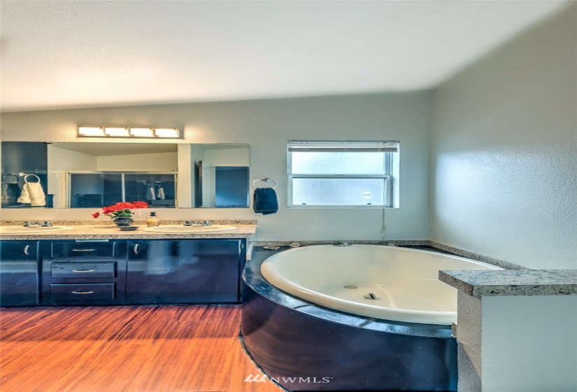 2916 200th, SeaTac, Washington 98198, 3 Bedrooms Bedrooms, ,2 BathroomsBathrooms,Manufactured In Park,For Sale,200th,NWM1882035