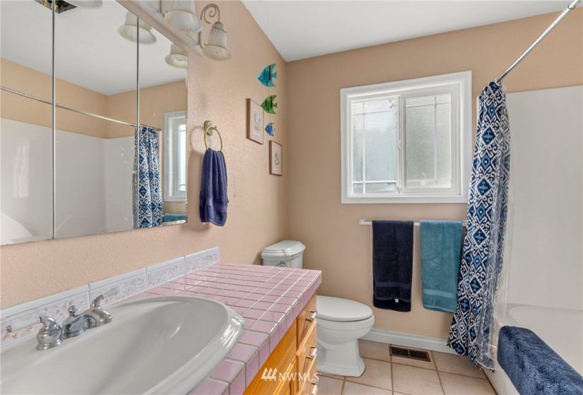 211 8 Guiberson, Winlock, Washington 98596, 4 Bedrooms Bedrooms, ,3 BathroomsBathrooms,Residential,For Sale,Guiberson,NWM1880398