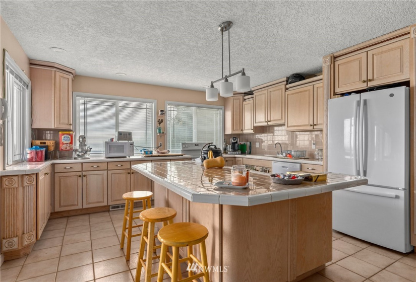 211 8 Guiberson, Winlock, Washington 98596, 4 Bedrooms Bedrooms, ,3 BathroomsBathrooms,Residential,For Sale,Guiberson,NWM1880398