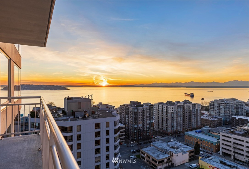 2600 2nd, Seattle, Washington 98121, 3 Bedrooms Bedrooms, ,2 BathroomsBathrooms,Residential,For Sale,Seattle Heights,2nd,NWM1881397