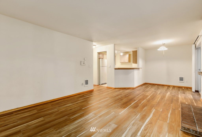 1009 112th, Everett, Washington 98208, 3 Bedrooms Bedrooms, ,1 BathroomBathrooms,Residential,For Sale,Camlyn Condo,112th,NWM1883171