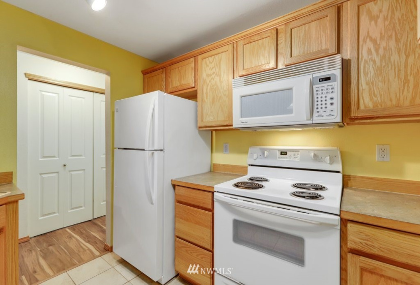 1009 112th, Everett, Washington 98208, 3 Bedrooms Bedrooms, ,1 BathroomBathrooms,Residential,For Sale,Camlyn Condo,112th,NWM1883171