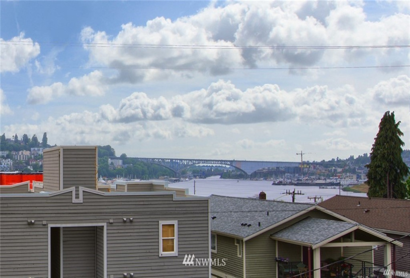 2219 Eastlake, Seattle, Washington 98102, 2 Bedrooms Bedrooms, ,Residential Lease,For Rent,Eastlake,NWM1884282