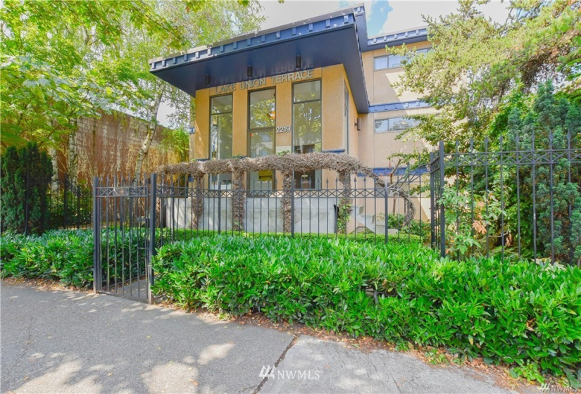 2219 Eastlake, Seattle, Washington 98102, 2 Bedrooms Bedrooms, ,Residential Lease,For Rent,Eastlake,NWM1884282