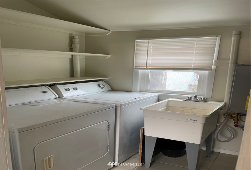 414 11th, Hoquiam, Washington 98550, 3 Bedrooms Bedrooms, ,2 BathroomsBathrooms,Residential,For Sale,Hoq Cor,11th,NWM1879577