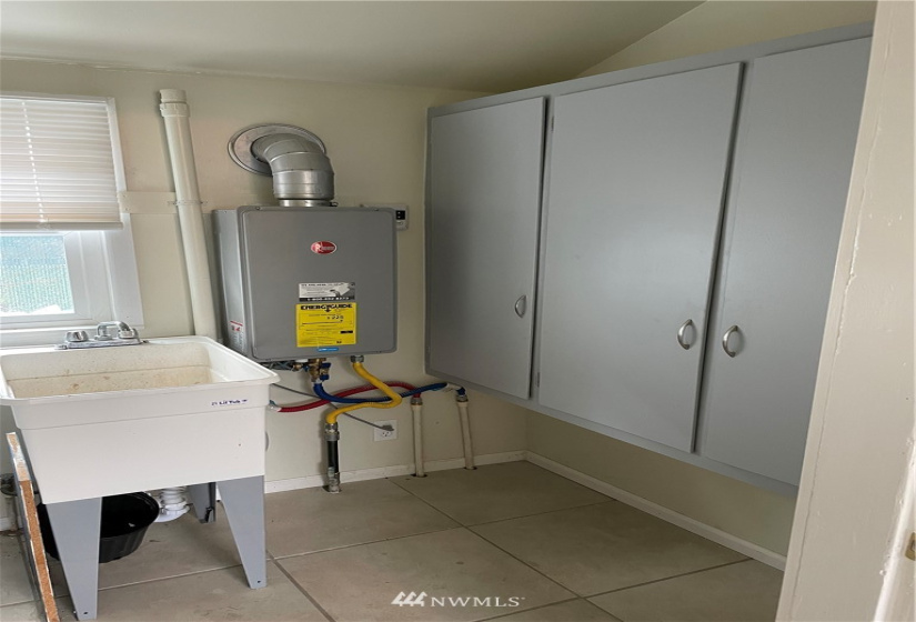 414 11th, Hoquiam, Washington 98550, 3 Bedrooms Bedrooms, ,2 BathroomsBathrooms,Residential,For Sale,Hoq Cor,11th,NWM1879577