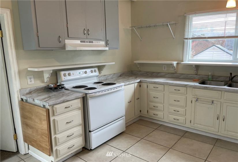 414 11th, Hoquiam, Washington 98550, 3 Bedrooms Bedrooms, ,2 BathroomsBathrooms,Residential,For Sale,Hoq Cor,11th,NWM1879577