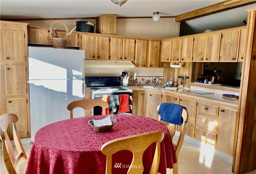 2208 41st place, Seaview, Washington 98644, 3 Bedrooms Bedrooms, ,2 BathroomsBathrooms,Residential,For Sale,41st place,NWM1878885