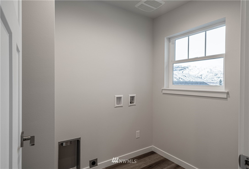 1002 Crest Loop, Entiat, Washington 98822, 4 Bedrooms Bedrooms, ,2 BathroomsBathrooms,Residential,For Sale,Crest Loop,NWM1884365