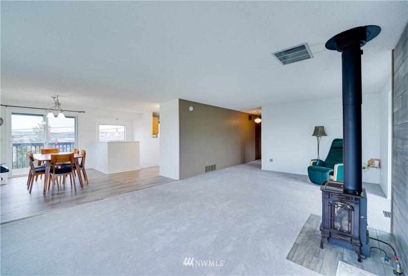 1314 6th, Anacortes, Washington 98221, 5 Bedrooms Bedrooms, ,2 BathroomsBathrooms,Residential,For Sale,6th,NWM1883976