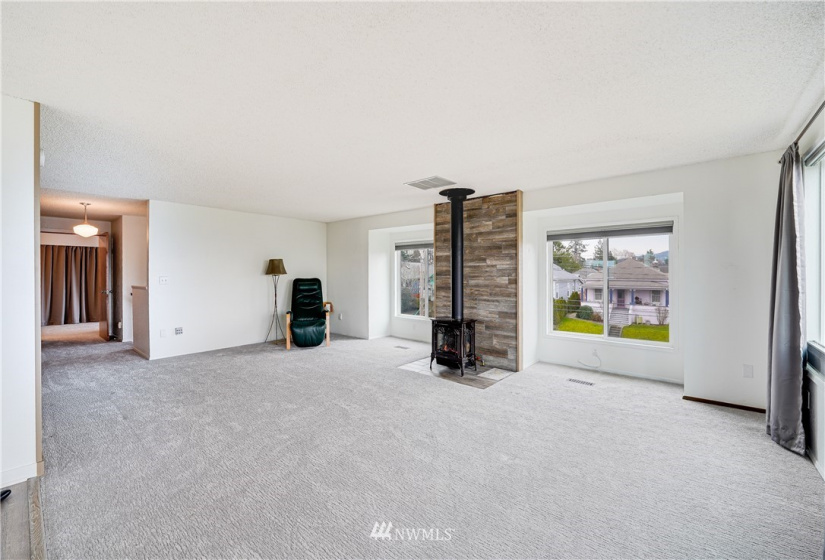 1314 6th, Anacortes, Washington 98221, 5 Bedrooms Bedrooms, ,2 BathroomsBathrooms,Residential,For Sale,6th,NWM1883976