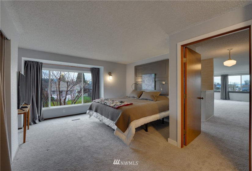 1314 6th, Anacortes, Washington 98221, 5 Bedrooms Bedrooms, ,2 BathroomsBathrooms,Residential,For Sale,6th,NWM1883976